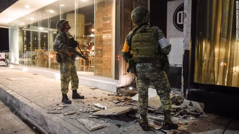 Kinh hoang dong dat gay song than o Mexico, 60 nguoi chet-Hinh-5