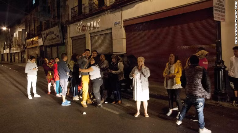 Kinh hoang dong dat gay song than o Mexico, 60 nguoi chet-Hinh-6