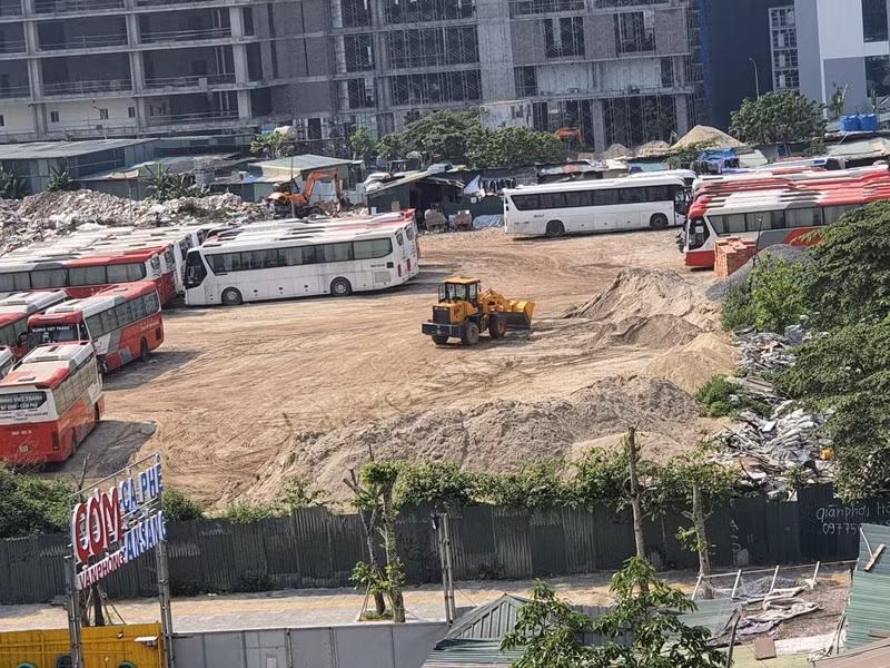 Việc bãi xe và nhiều nhà xưởng, showroom ngang nhiên hoạt động chính quyền phường Yên Hòa có biết hay không hay có sự "lờ" đi cho sai phạm? Kiến Thức sẽ tiếp tục thông tin.