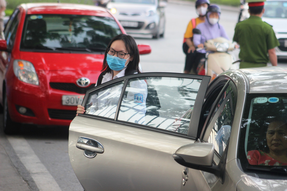 Các thi sinh sẽ làm bài thi đầu tiên là môn Ngữ văn với thời lượng 120 phút.