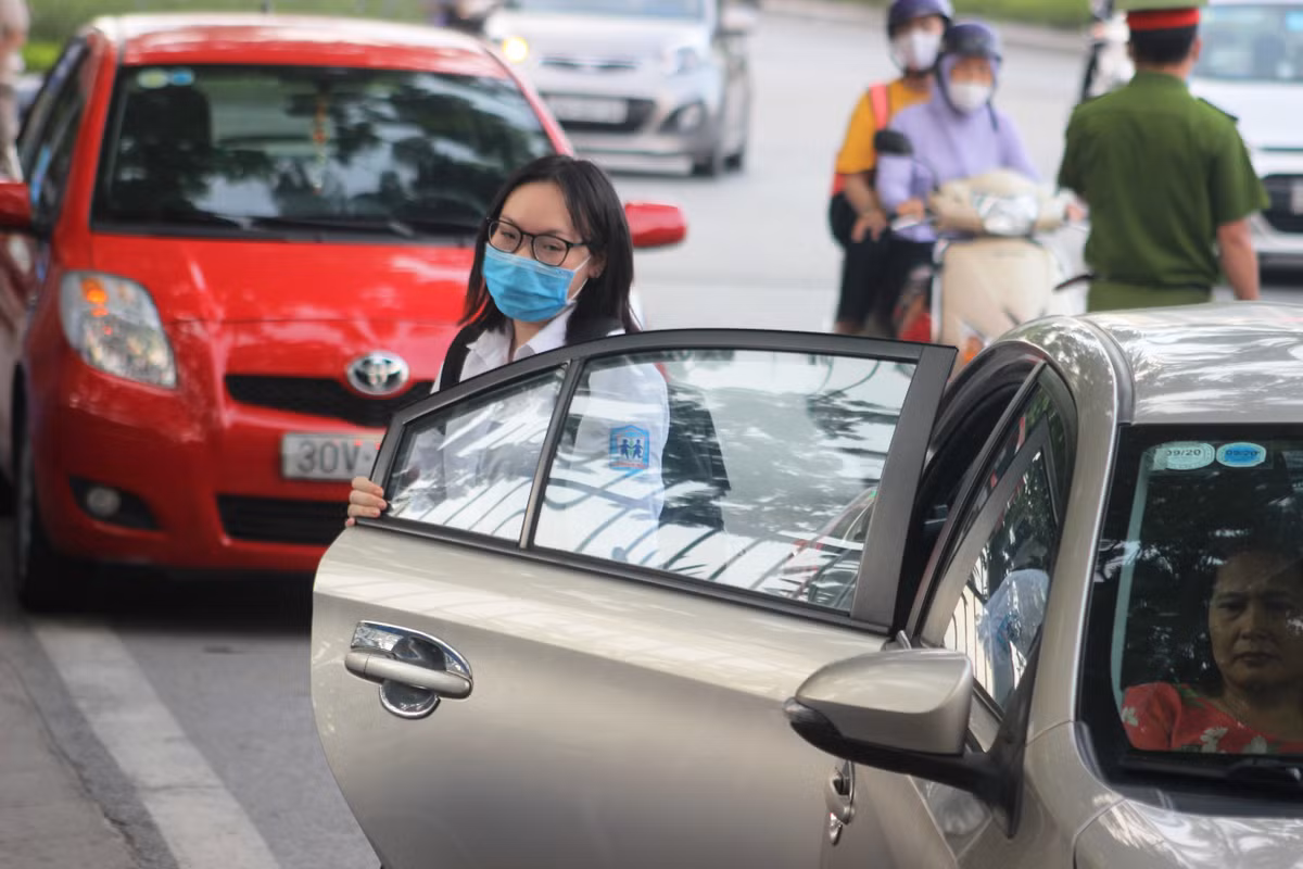 Các thi sinh sẽ làm bài thi đầu tiên là môn Ngữ văn với thời lượng 120 phút.