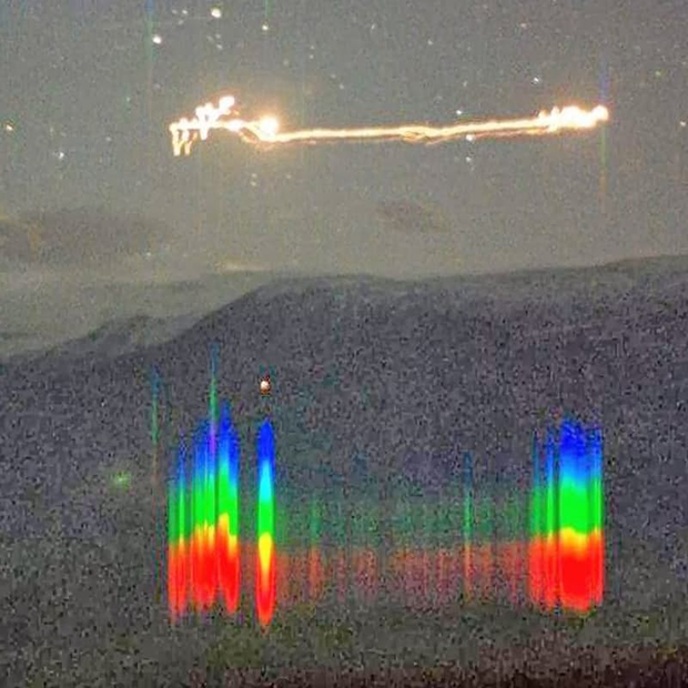 5. Nhiều người đã chứng kiến ánh đèn bí ẩn xuất hiện tại Hessdalen, Na Uy từ năm 1981 đến 1984. Tuy đã có giải thích liên quan đến sự kết hợp của quặng kim loại và khí sulfur, nhưng nhiều người vẫn tin rằng đó có thể là dấu hiệu của tàu vũ trụ.