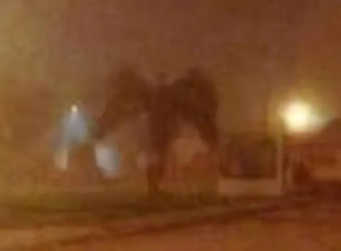 1. Khoảnh khắc được chụp vào ngày 1/1/2017 tại Phoenix, Arizona. Một hình ảnh kỳ quái giống con ác quỷ đã khiến nhiều người tranh cãi về ý nghĩa thực sự của nó.