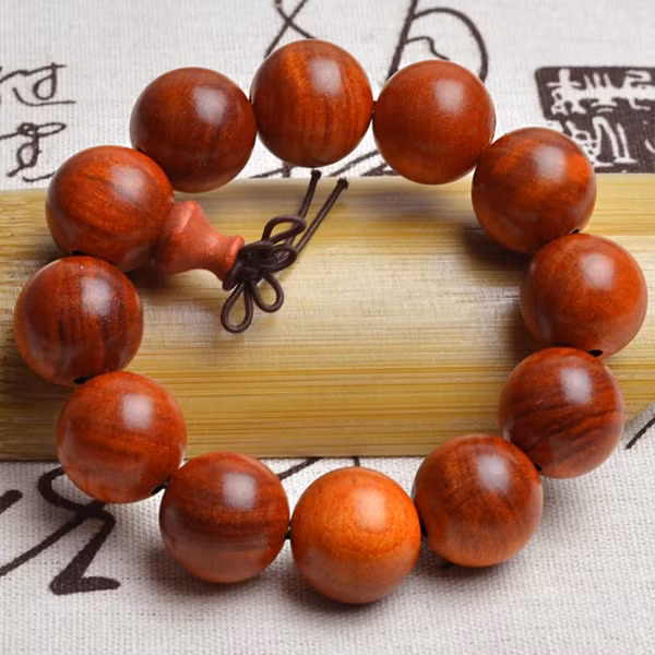 Cây Đàn hương được ví như “vàng xanh”. 