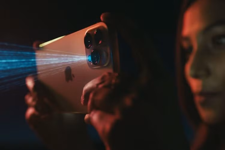 6. Cảm biến hình ảnh LiDAR: Cải thiện hiệu suất và tiết kiệm pin, giúp iPhone 15 Pro Max chụp ảnh tốt hơn trong điều kiện ánh sáng yếu.