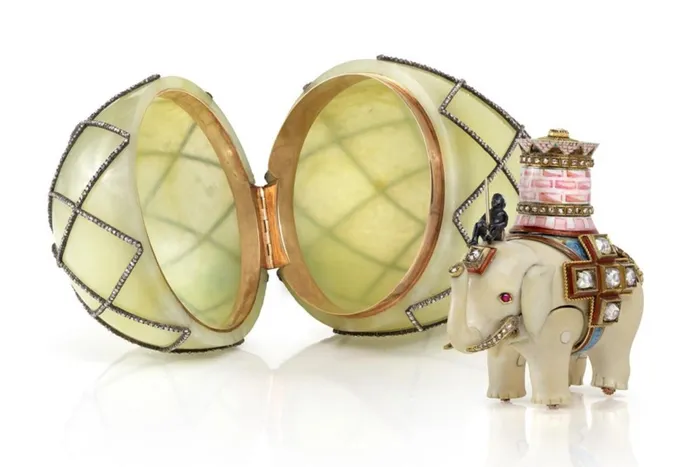 Chúng có nhiều kích cỡ và thiết kế khác nhau và mỗi quả trứng mất từ 1 đến 2 năm để hoàn thành.