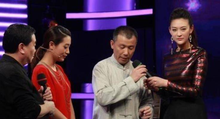 Anh Trần lý giải, mặc dù chiếc bát có vẻ bình thường, nhưng nó đã xuất hiện trong gia đình anh trong nhiều thế hệ và bản thân anh có kiến thức về đồ cổ. Vì vậy, anh Trần muốn chuyên gia thẩm định để biết chính xác giá trị của nó.