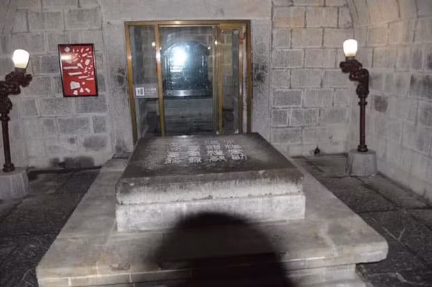 Sau nỗ lực, đội khảo cổ đã tìm thấy một lăng mộ thời Tống, tạm gọi là "lăng mộ số 1", nhưng phát hiện đây không phải nơi Bao Công được chôn cất ban đầu.