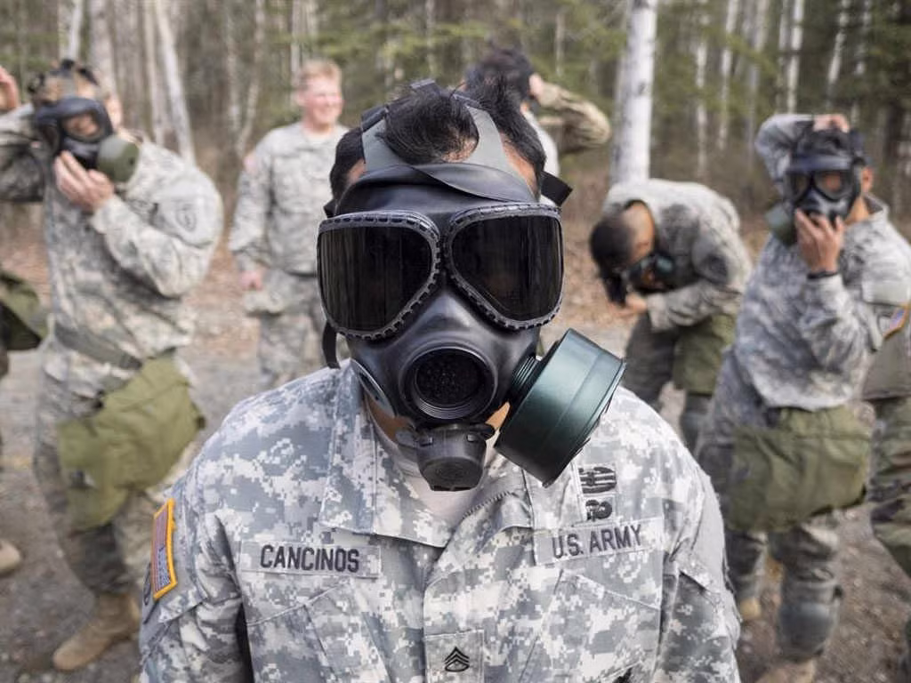 Bà Vanga tiên đoán rằng một quốc gia siêu cường có thể sử dụng vũ khí sinh học, dẫn đến hàng trăm nghìn người thiệt mạng. Vũ khí sinh học có thể bao gồm virus, vi khuẩn, hoặc các chất độc hại khác.