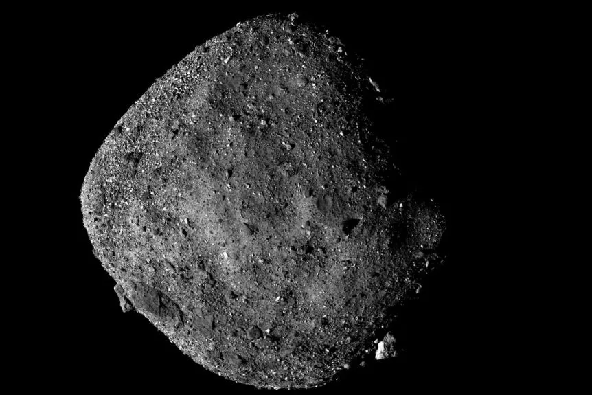 Năm 2018, tàu thăm dò OSIRIS-REx của NASA đã hạ cánh trên tiểu hành tinh Bennu để lấy mẫu vật. Việc này đã mang lại nhiều khó khăn do bề mặt của Bennu không giống như dự đoán ban đầu.