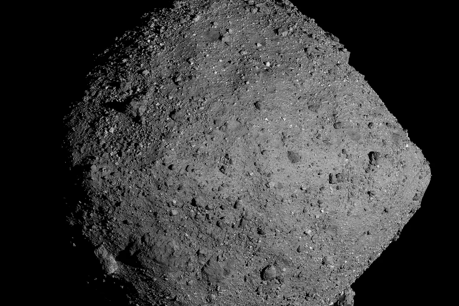 Tàu cũng phải bắn khí nitơ từ hệ thống đẩy để giữ an toàn và tránh bị nhiễm bẩn từ Bennu. Lúc này, bề mặt Bennu thể hiện sự mềm mịn hơn so với dự đoán, có thể do sự tồn tại của khoảng trống giữa các tảng đá trên bề mặt.