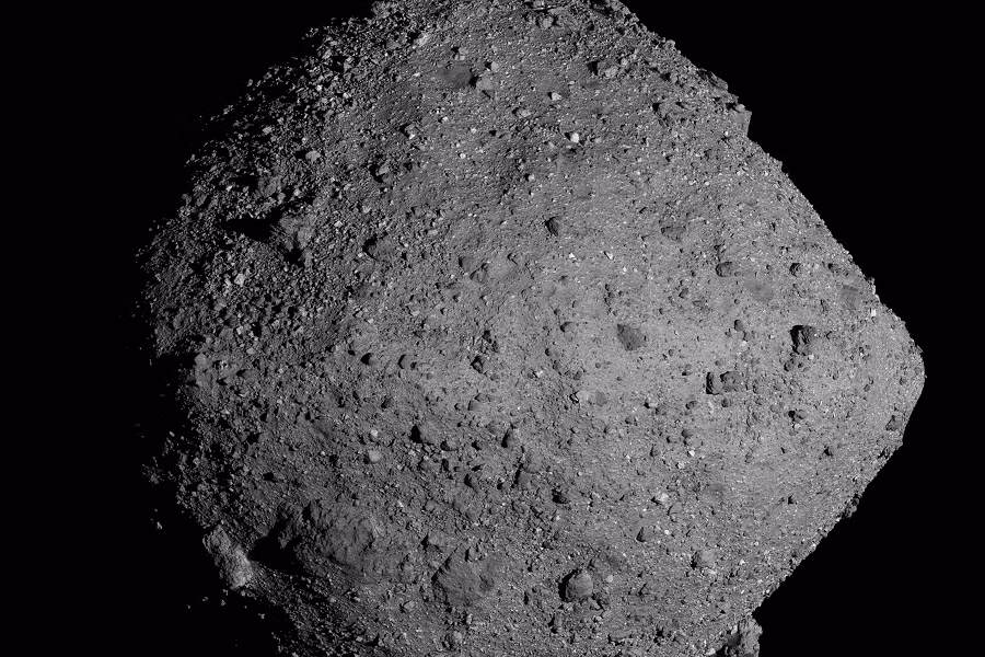 Tàu cũng phải bắn khí nitơ từ hệ thống đẩy để giữ an toàn và tránh bị nhiễm bẩn từ Bennu. Lúc này, bề mặt Bennu thể hiện sự mềm mịn hơn so với dự đoán, có thể do sự tồn tại của khoảng trống giữa các tảng đá trên bề mặt.