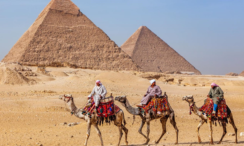 7. Tỷ lệ của Kim tự tháp: Tỷ lệ chiều dài và chiều rộng của Kim tự tháp tương ứng với số π (pi). Điều này khiến nhiều người tự hỏi liệu người xây dựng Kim tự tháp có kiến thức về số π.