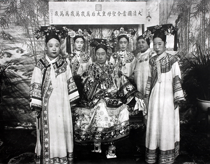 Trong suốt thời gian nắm quyền, Từ Hi Thái hậu không bao giờ uống nước đun sôi, trừ lần duy nhất khi bà đang chạy trốn và không có cách nào khác để giải quyết cơn khát đó.