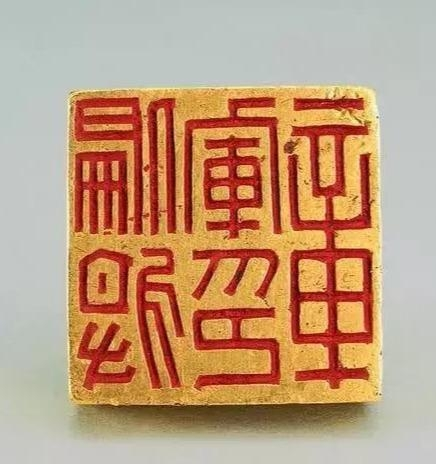 Chính quyền địa phương phải can thiệp và mời chuyên gia từ Cục Di tích Văn hóa địa phương để kiểm tra.