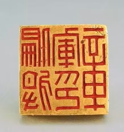 Chính quyền địa phương phải can thiệp và mời chuyên gia từ Cục Di tích Văn hóa địa phương để kiểm tra.