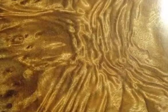 Tuy nhiên, thay vì giữ lại cho bản thân, giám đốc nhà máy đã quyết định giao lại kho báu này cho nhà nước.