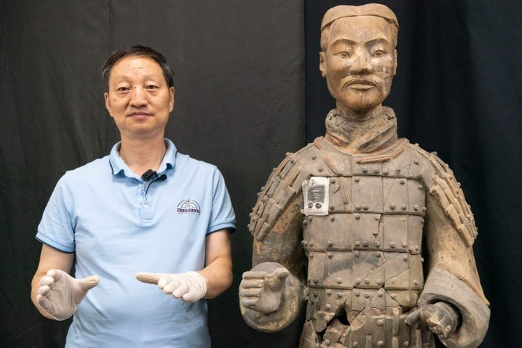 Các chuyên gia tạo mô hình 3D tất cả các bức tượng.