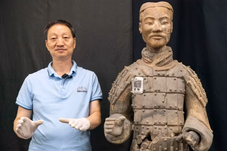 Các chuyên gia tạo mô hình 3D tất cả các bức tượng.