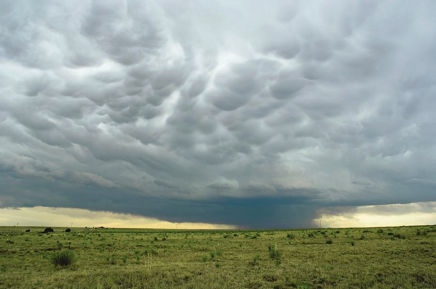 Các đám mây Mammatus có kích thước trung bình từ 1 đến 3 km, và chúng thường tồn tại trong khoảng 10 phút cho đến vài giờ.