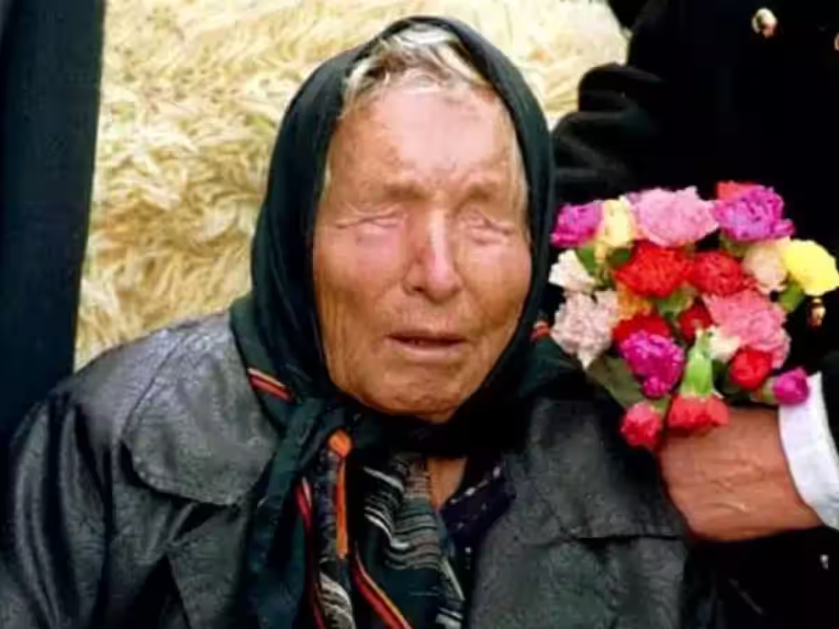 2. Baba Vanga: Baba Vanga, một nhà tiên tri người Bulgaria, có lời tiên tri về nhiều sự kiện trong tương lai.