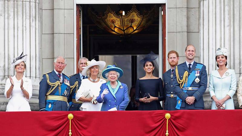 Nostradamus cũng đề cập đến sự thay đổi trong Hoàng gia Anh, có thể liên quan đến cuộc ly hôn và cuộc cạnh tranh vương giả.