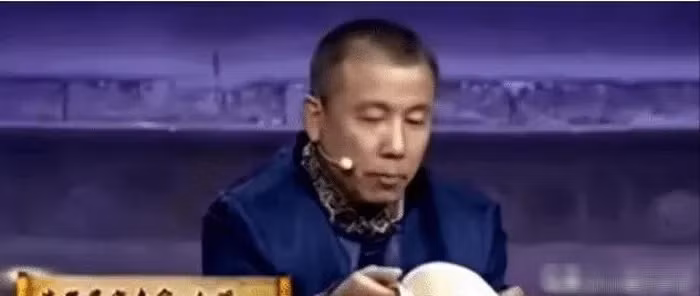 Các chuyên gia thẩm định đã nghiên cứu chi tiết chiếc "bình muối dưa" này và kết luận rằng nó thuộc loại sứ tráng men trắng từ thời nhà Đường với giá trị nghiên cứu cao.