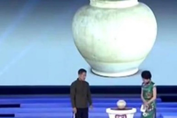 Họ giải thích rằng kho báu này là một di tích văn hóa được nhà nước bảo vệ và bị nghiêm cấm bán đấu giá. Nếu họ tiết lộ giá trị thực của món đồ, họ sẽ vi phạm pháp luật.