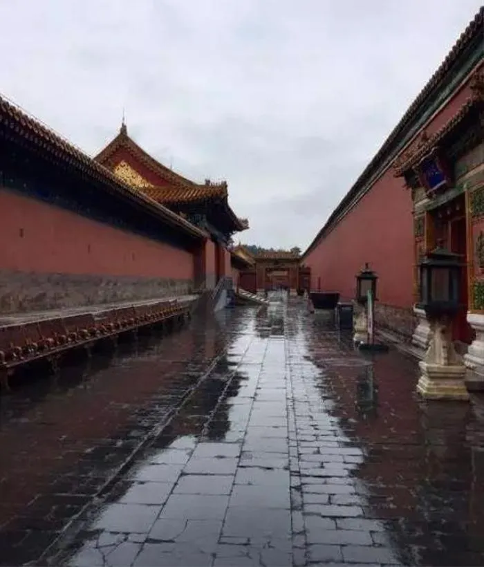 Mỗi viên gạch đã mất 720 ngày để chế tác, người thợ thủ công lát sàn đã bị tiêu diệt sau khi công việc hoàn thành.