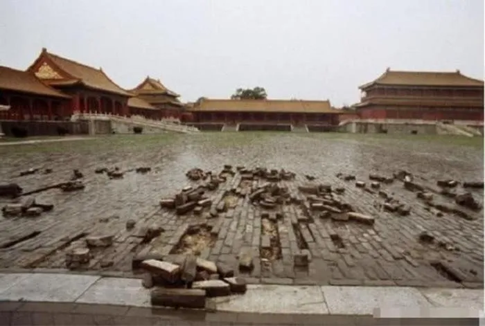 Nghiên cứu cho thấy, mục đích của việc lát tầng gạch này là để bảo vệ sự an toàn của hoàng thất và Đế Vương.