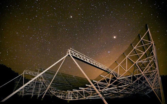 Kết quả cho thấy có sự tương đồng lạ lùng giữa các chớp sóng vô tuyến và dữ liệu động đất, thậm chí các chớp sóng vô tuyến cũng có "dư chấn".