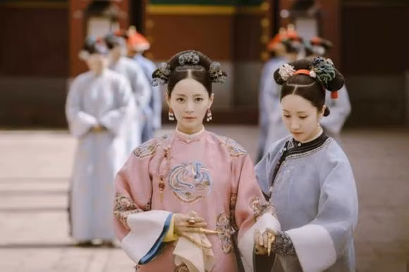 Trong hậu cung, cung tần cạnh tranh với nhau để có cơ hội sinh con và tăng địa vị trong hậu cung. Điều này có thể dẫn đến các cuộc đấu đá và hãm hại nhau, làm suy yếu khả năng mang thai.