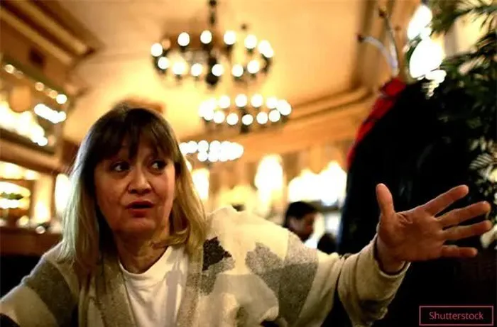 May mắn, cô được cứu từ đống đổ nát bởi một bác sĩ, sau khi hồi phục, cô trở thành biểu tượng quốc gia và nhận được nhiều giải thưởng về sự sống sót kỳ diệu.