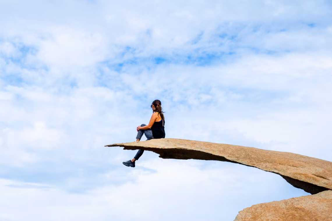 Mặc dù nó trông rất mỏng nhưng có khối lượng đáng kinh ngạc và có khả năng chịu trọng lượng nhiều người mà không gây hại.