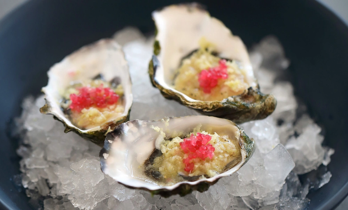 Loại quả này từng suýt bị tuyệt chủng do người châu Âu khai thác mạnh mẽ trong thế kỷ 18, nhưng may mắn là vẫn còn số ít cây tồn tại trong Công viên Quốc gia Úc, khiến nó trở nên quý hiếm và có giá thành cao.