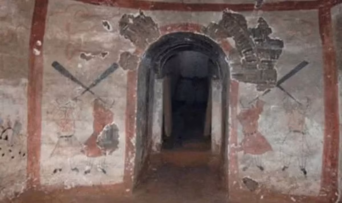 Năm 2013, một nhóm khảo cổ Trung Quốc tìm thấy một ngôi mộ cổ ở thành phố Tân Châu, tỉnh Sơn Tây, Trung Quốc. Ngôi mộ này có niên đại ước tính 1.400 năm.