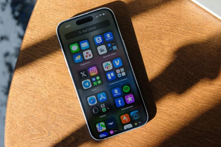 Người dùng mong đợi iPhone 15 sẽ có màn hình tương tự như các phiên bản Pro, nhưng thực tế lại không phải như vậy.