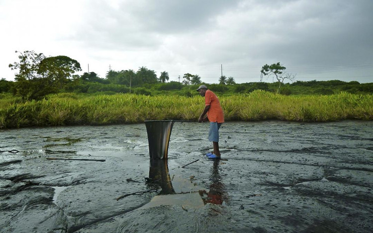 Điều đáng ngạc nhiên là chất lượng nhựa đường tại hồ Pitch rất cao, được gọi là "Ujin".