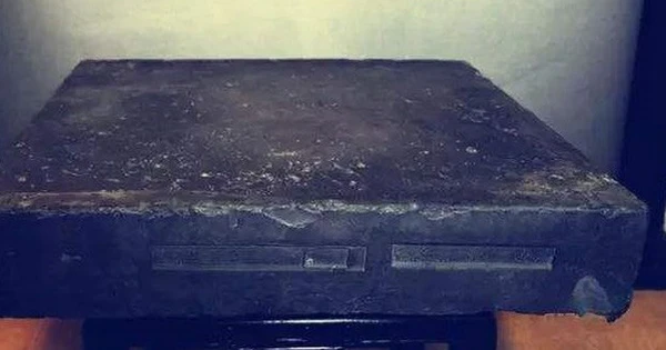 Một số nhà khoa học cho rằng, các viên đá này có thể đã được vận chuyển trên đường băng mùa đông bằng cách làm ngập con đường với một lớp nước mỏng.