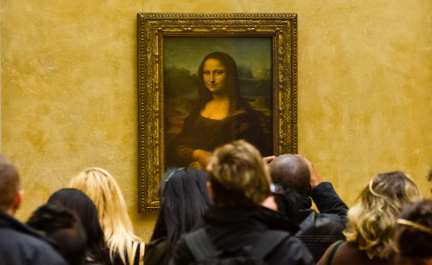 Nhiều chuyên gia, nhà khoa học đã nỗ lực giải mã bí ẩn liên quan đến bức tranh Mona Lisa như: nụ cười của nàng, danh tính người mẫu trong tranh...