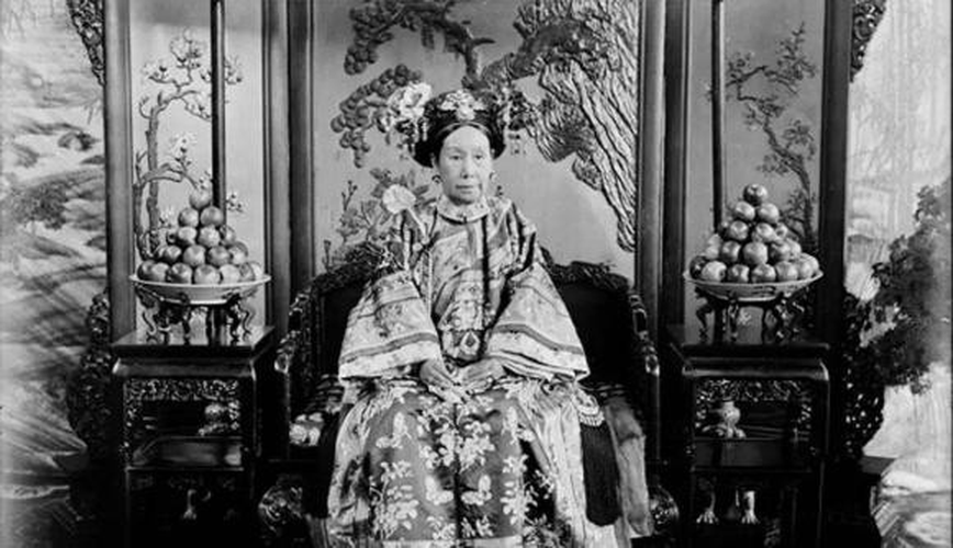 Từ Hi Thái hậu vốn là một bà hoàng quyền lực và giàu có, có sở thích thu thập nhiều bảo vật quý giá.