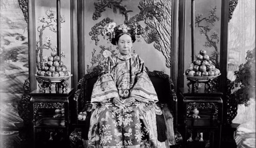Từ Hi Thái hậu vốn là một bà hoàng quyền lực và giàu có, có sở thích thu thập nhiều bảo vật quý giá.