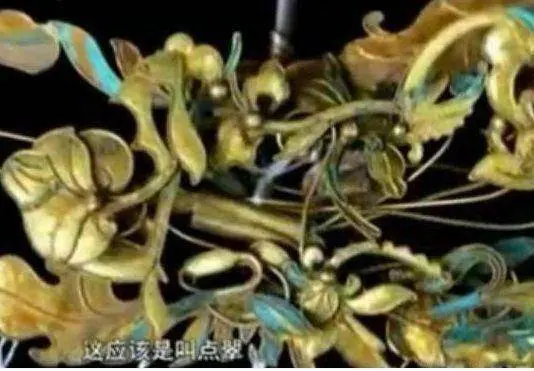 Các chuyên gia thẩm định đồ cổ đã xác định rằng đây là một món đồ quý và thuộc về triều đại nhà Thanh.