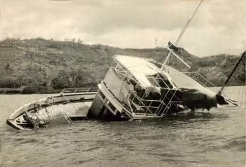 2. MV Joyita (1955): Là một du thuyền được mua lại bởi Hải quân Mỹ để tuần tra đảo lớn tại Hawaii. Con tàu biến mất bí ẩn trong một hành trình từ Samoa đến quần đảo Tokelau và được tìm thấy 5 tuần sau đó cách đất liền gần 1.000 km.
