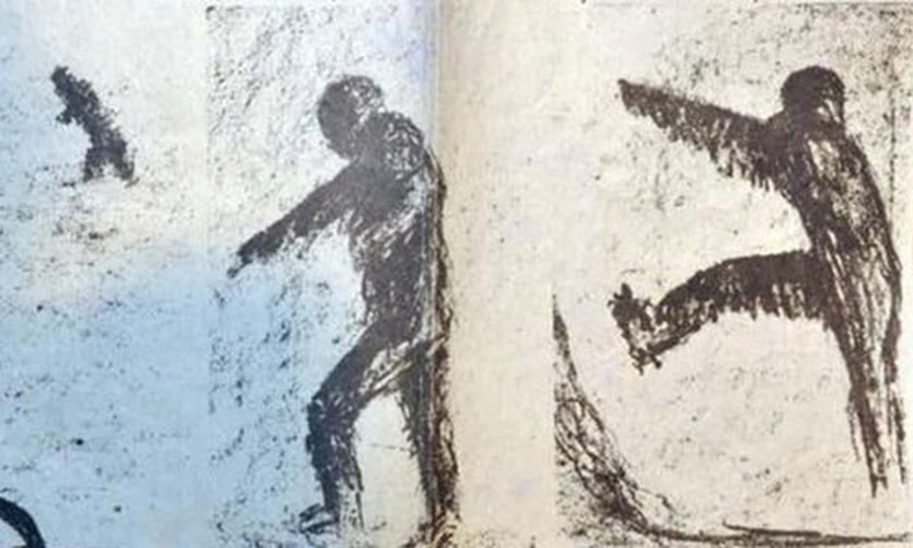 Bigfoot được bao phủ trong lớp lông màu đen hoặc nâu sẫm. Sinh vật giống linh trưởng cao lớn đầy lông đi bằng hai chân này thường thoắt ẩn, thoắt hiện, rất khó bắt gặp.