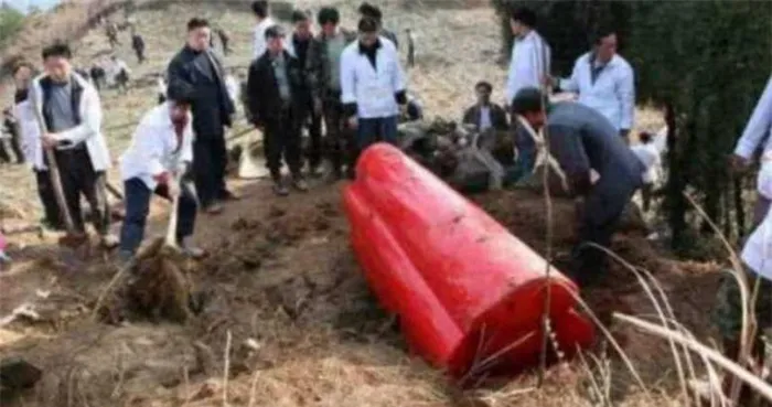 Năm 1990, một số người trong làng đã lấy gỗ từ những quan tài cổ để sử dụng. (Ảnh minh họa)