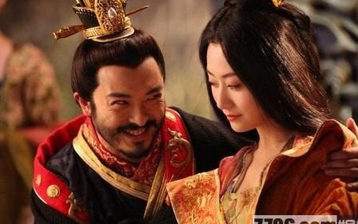 Ông tham gia vào các chính sách tàn bạo và gây sự oán hận từ dân chúng. Triều đại Tùy đã đổ vỡ vì những chính sách này sau 2 đời.