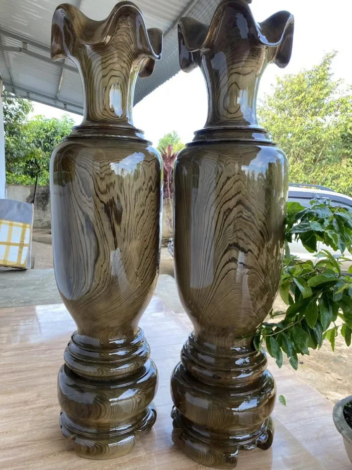 Cây thủy tùng cũng có giá trị phong thủy và thường được sử dụng bởi nghệ nhân để tạo ra các sản phẩm mang ý nghĩa vượng và may mắn cho gia đình.