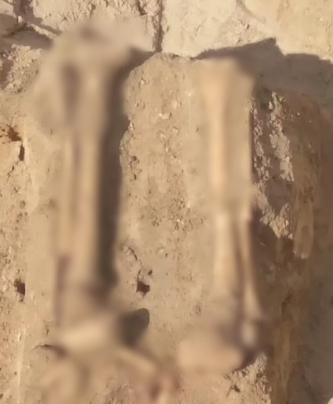 Những chiếc ổ khóa như vậy được sử dụng bởi người dân thời đó vì họ sợ đứa trẻ đã chết có thể trở lại như ma cà rồng, đặc biệt nếu cái chết của họ đột ngột hoặc bất thường.