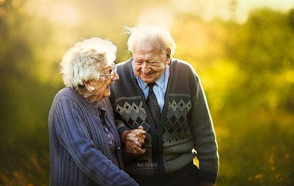 Người trong gia đình của ông ngạc nhiên và nghi ngờ ông có mối quan hệ mới. Nhưng ông cho biết vợ đã từng đến thăm ông hàng ngày, đắp chăn và dọn phòng ốc. (Ảnh minh họa)